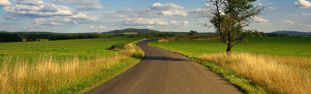 Najpiękniejsze trasy samochodowe w Polsce. Gdzie pojechać i jak dobrać opony