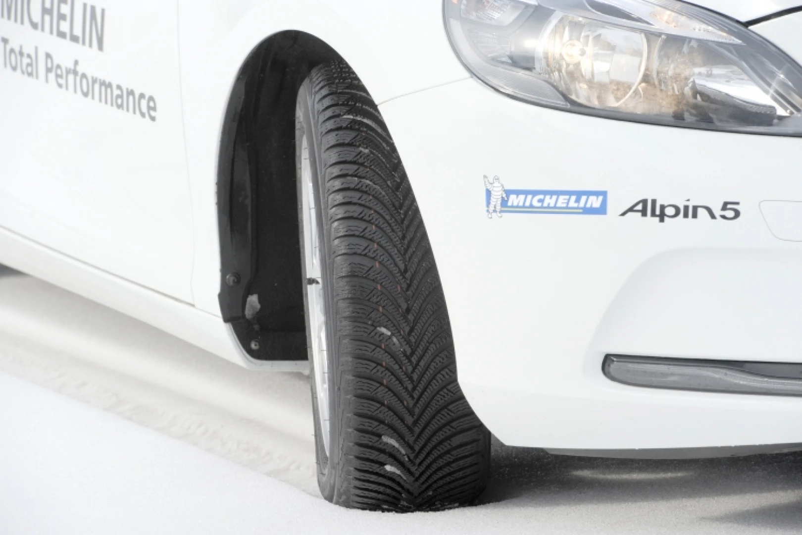 205/50R17 opona MICHELIN ALPIN 5 XL AO 93H