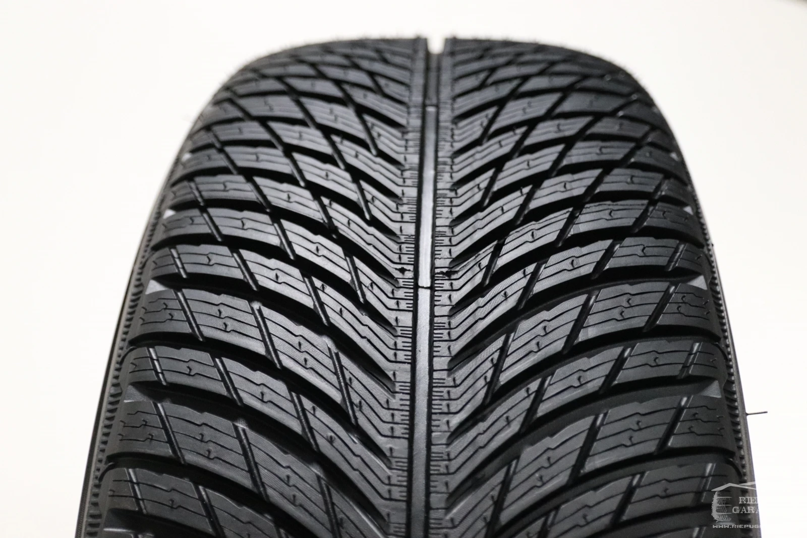 255/50R21 opona MICHELIN PILOT ALPIN 5 SUV XL FR * 109H